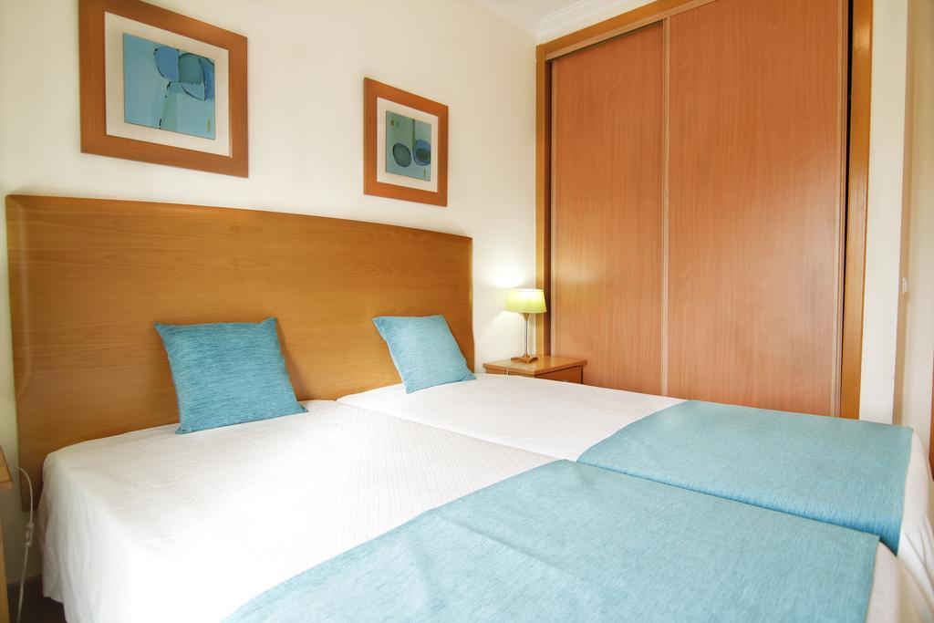 Flamingo Apartments Портиман Стая снимка